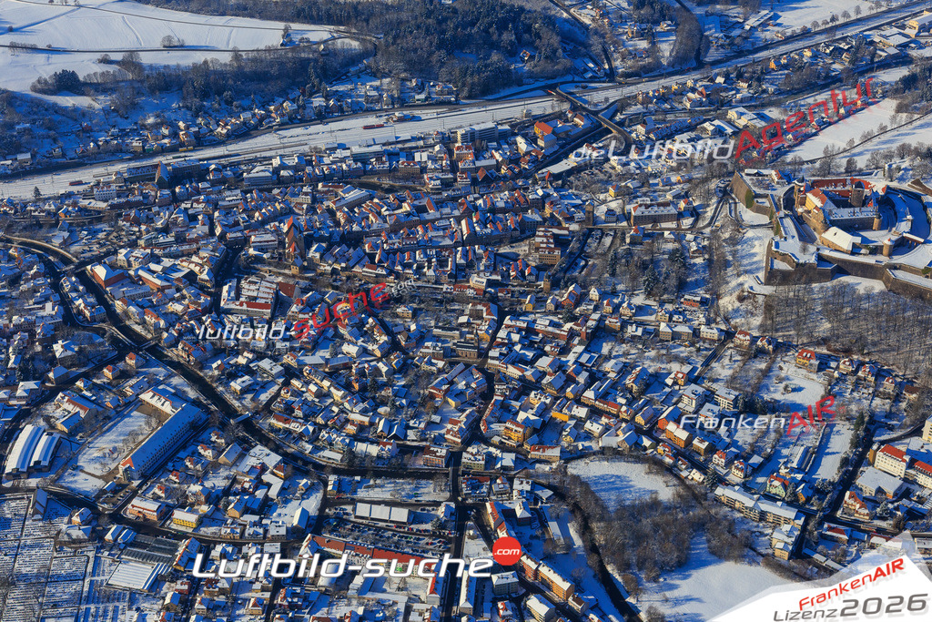 Die Luftaufnahme der Stadt Kronach wurde vom UL-Flugzeug heraus erstellt ( keine Drohne )- hohe Auflösung für beste Qualität