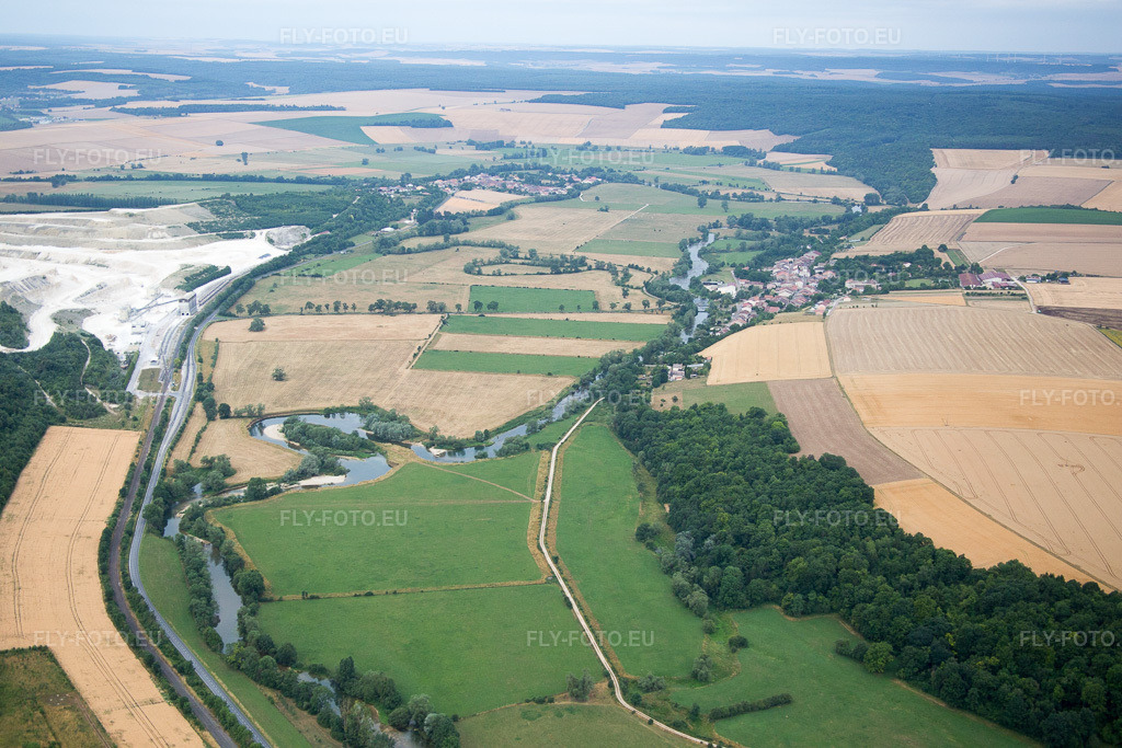 Vue aérienne: Vue de la ville à Pagny-sur-Meuse dans le département Meuse, France. Photo: IMG_083539.jpg prise le 13/07/2015 par Werner Riehm/FLY-FOTO.eu – Résolution de l'original: 5472 x 3648 px