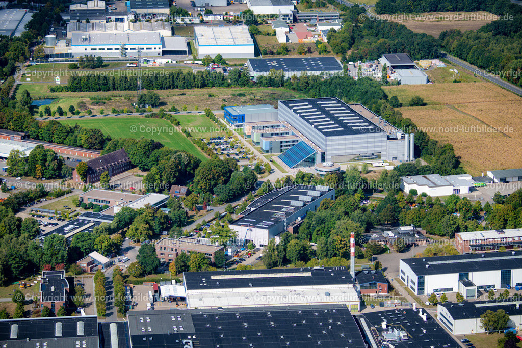 Stade_CFK_Nord_Ottenbeck_Solarhalle_ELS_2769verbessert200922 | STADE 20.09.2022 Gebäude und Produktionshallen auf dem Fabrikgelände der CFK NORD Betriebsgesellschaft mbH &amp; Co. KG an der Straße Sophie-Scholl-Weg in Stade im Bundesland Niedersachsen, Deutschland. Weiterführende Informationen bei: CFK NORD Betriebsgesellschaft mbH &amp; Co. KG,  GOLDBECK GmbH. // Building and production halls on the premises of CFK NORD Betriebsgesellschaft mbH &amp; Co. KG on street Sophie-Scholl-Weg in Stade in the state Lower Saxony, Germany. Further information at: CFK NORD Betriebsgesellschaft mbH &amp; Co. KG,  GOLDBECK GmbH. Foto: Martin Elsen