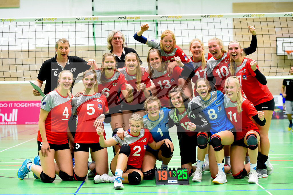 VCOBWA20211106_049 | Volleyball, Frauen:   bei dem Spiel der 3. Liga West zwischen VC Osnabrueck und SV BW Aasee in der Schlosswallhalle am 06.11.2021 in Osnabrueck, Deutschland. - Realisiert mit Pictrs.com