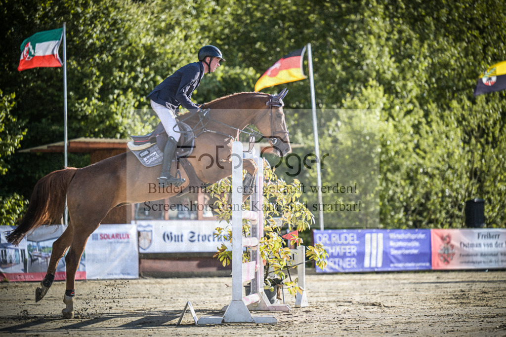 DOS_0239 | Entdecke hochwertige Reitturnierfotos von Foto Oger. Professionell, emotional und authentisch – jetzt Lieblingsmomente im Shop bestellen.Deutschlandweite Turnierfotografie. - Realisiert mit Pictrs.com