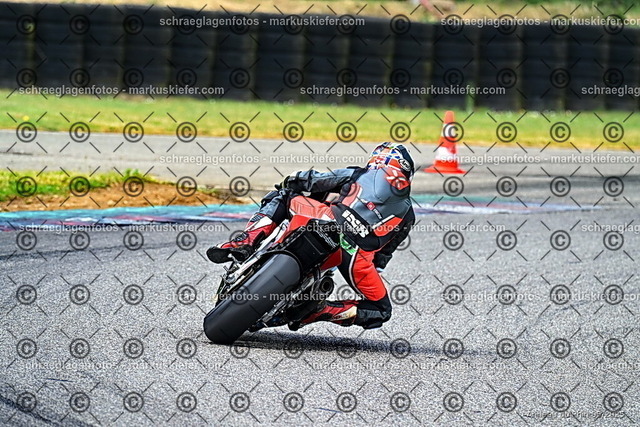 25bt02-0321 | markuskiefer.com - Realisiert mit Pictrs.com