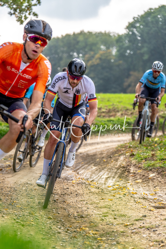 Ralf Eppink Photography 20251012_DSC03410 | Sportfotografie, Eventfotografie, Porträtfotografie, Radsport Fotograf, Triathlon Fotograf, Düsseldorf Fotograf, Köln Fotograf, Actionfotografie, Teamfotografie, Peoplefotografie, Business Portraits, Veranstaltungsfotografie, Reportagefotografie - Realisiert mit Pictrs.com