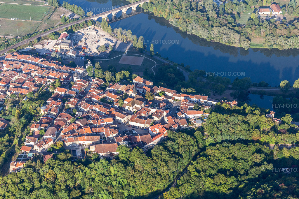 Aerial view: View of the town in Liverdun in the state Meurthe et Moselle, France. – Photo: IMG_118136.jpg taken on 09/15/2019 by Werner Riehm/FLY-FOTO.com – Resolution of the original: 5472 x 3648 px