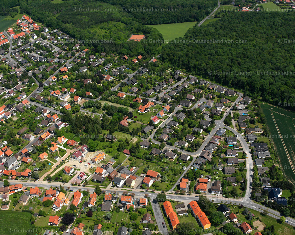 2638330 | HAHNDORF 06.08.2006 Wohngebiet der Mehrfamilienhaussiedlung  in Hahndorf im Bundesland Niedersachsen, Deutschland // Residential area of the multi-family house settlement  in Hahndorf in the state Lower Saxony, Germany Foto: Gerhard Launer