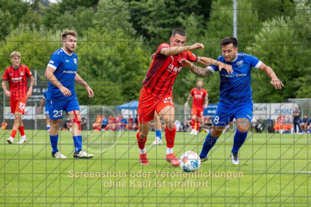 20250706_160854_1389 | #,TSG Salach (blau) vs. 1.FC Heidenheim (rot), Fußball, Freundschaftsspiel - WfV, Saison 2025/2026, Rasensportplatz, Staufenecker Str. 41, 73084 Salach, 06.07.2025 - 15:30 Uhr,Foto: PhotoPeet-Sportfotografie/Peter Harich