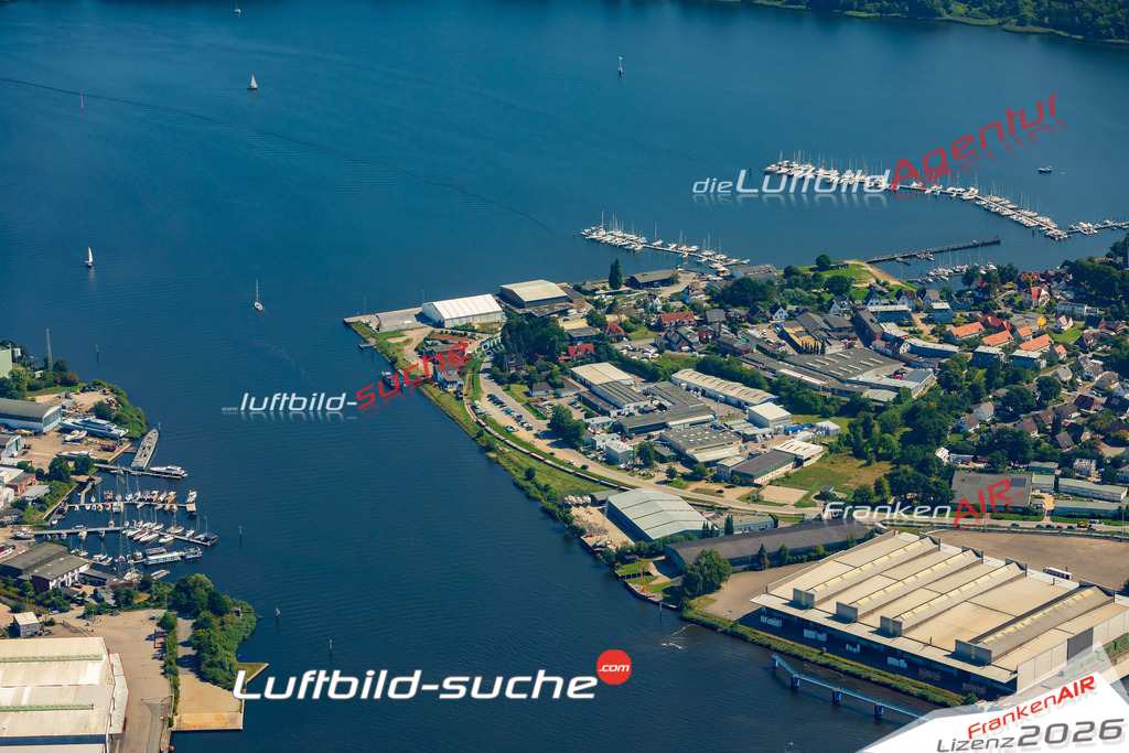 Luftaufnahme Schlutup Trave Lübeck - Die Luftaufnahme wurde 2025 vom UL-Flugzeug heraus erstellt ( ohne Drohne ) - Hochauflösende Luftaufnahme - für professionelle Ausdrucke geeignet. Die Geschenkidee !Mit Lizenz und Bildrechte bestellbar