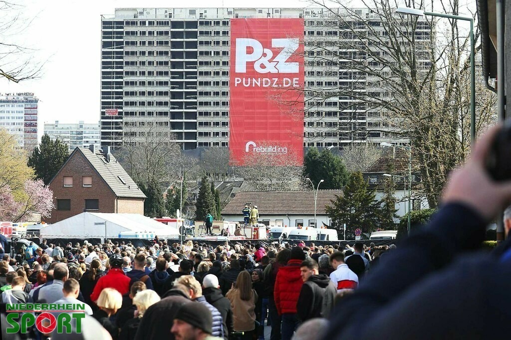 HochhaussprengungHochheide24032019_01 | Bildergalerie von Sport-Ereignissen aber auch von weiteren spannenden Dingen - nicht nur vom Niederrhein. In Anlehnung an den bekannten Spruch von Hanns Dieter Hüsch heißt das Motto: "Niederrhein ist überall".  - Realisiert mit Pictrs.com