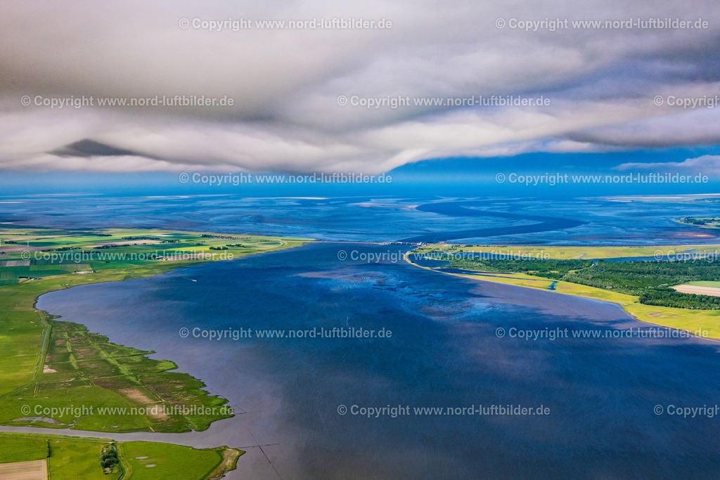 Eider Sperrwerk_ELS_8403100623 | WESSELBURENERKOOG 10.06.2023 Sperrwerk- Schleusenanlagen Eider-Sperrwerk der WSV Wasser- und Schifffahrtsverwaltung des Bundes in Wesselburenerkoog im Bundesland Schleswig-Holstein. Weiterführende Informationen bei: Wasser und Schifffahrtsverwaltung des Bundes (WSV). // Lockage of the Eider-Sperrwerk in Wesselburenerkoog in the state Schleswig-Holstein. Further information at: Wasser und Schifffahrtsverwaltung des Bundes (WSV). Foto: Martin Elsen