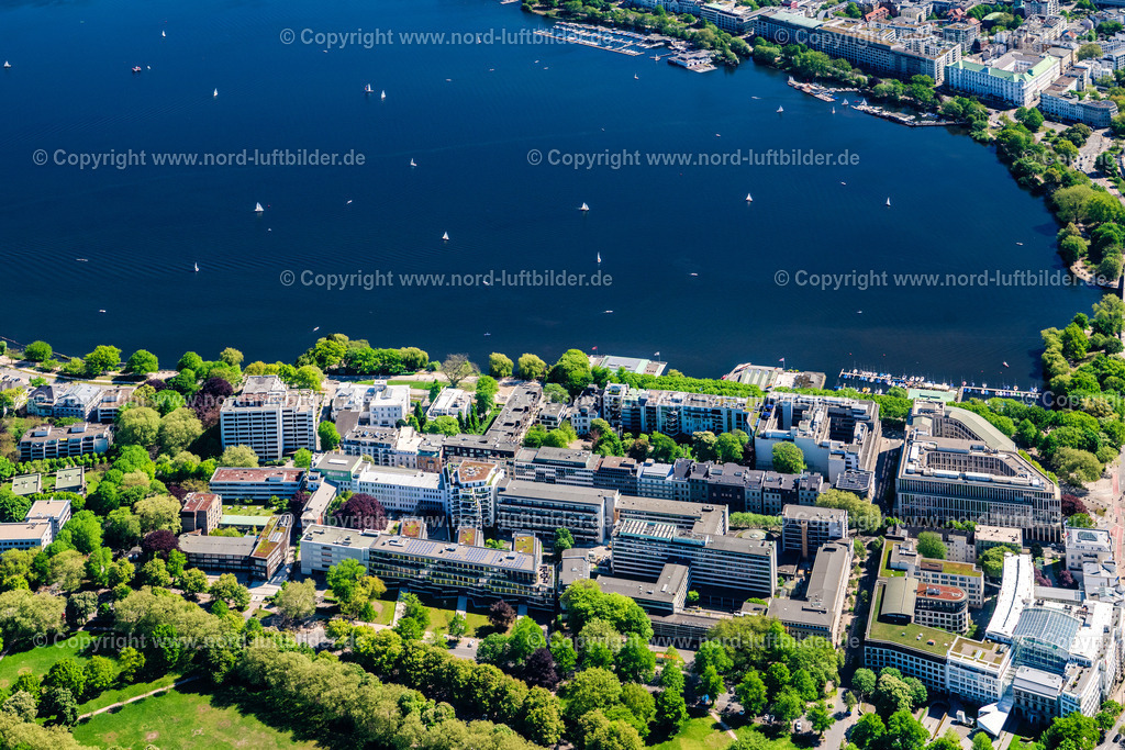 Hamburg_Alsterterasse_Alsterufer_ELS_4773010525 | HAMBURG 01.05.2025 Verwaltungsgebäude der Hanse Merkur sowie des Campus Center Universität Hamburg an der Alsterglacis und Alsterufer im Ortsteil Rotherbaum in Hamburg, Deutschland. // Administration building of the Hanse Merkur and the Campus Center Universitaet Hamburg on the Alsterglacis and Alsterufer in the Rotherbaum district in Hamburg, Germany. Foto: Martin Elsen