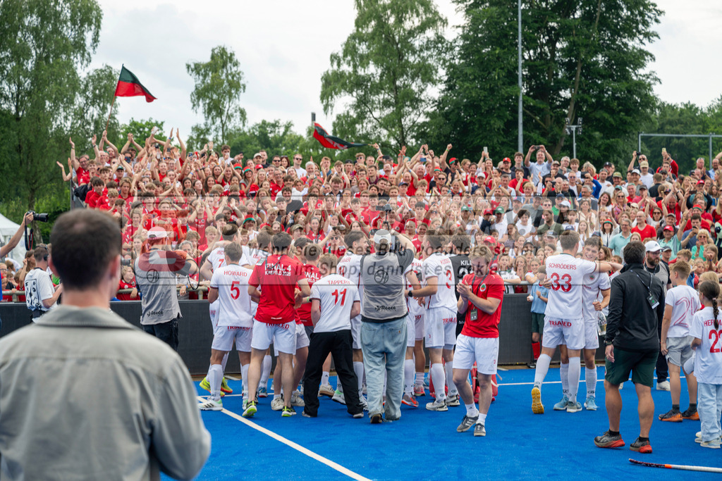 Final4_20250601-1626-Z82_9619 | Krefeld, Deutschland, 01.06.2025:  Feldhockey Final4 2025 – „Deutsche Feldhockey-Meisterschaften 2025“ Crefelder HTC - Rot-Weiss Köln (Finale Herren) im Gerd-Wellen-Hockeyanlage am 01.06.2025 in Krefeld, Deutschland. (Foto von Kramhöller/Fehrmann/Kaste)Krefeld, Germany, 01.06.2025: Feldhockey Final4 2025 – „Deutsche Feldhockey-Meisterschaften 2025“ Harvestehuder HTC - Düsseldorfer HC (Finale Damen) in Gerd-Wellen-Hockeyanlage at 01.06.2025 in Krefeld, Deutschland. (Foto from Kramhöller/Fehrmann/Kaste)