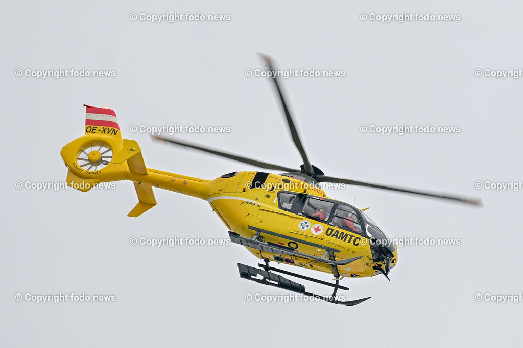Rettungshubschrauber_ Helikopter_ Christophorus_ OeAMTC_ Rotes Kreuz_ 14.01.2024-4 | 14.01.2024, Oberoesterreich, AUT, Rettungshubschrauber, im Bild Rettungshubschrauber, Helikopter, Christophorus, ÖAMTC, Rotes Kreuz, Krankentransport, Notarzt, Einsatz, Notruf 144, Landung Start, Flug, Heli, Pilot