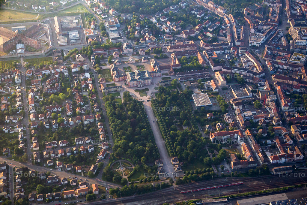 Luftbild: Schloßgarten im Sommer in Bruchsal im Bundesland Baden-Württemberg in Deutschland. Foto: IMG_080458.jpg vom 12.06.2015 durch Werner Riehm/FLY-FOTO.de