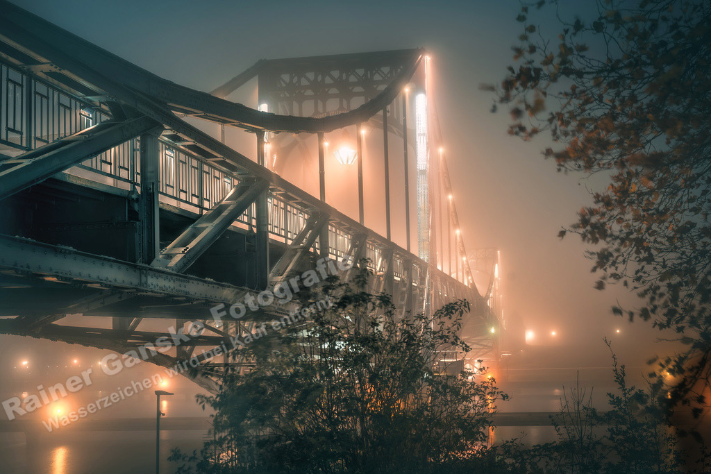 129 Wilhelmshaven KW-Brücke - 18-11-2023 -R Ganske  | Onlineshop mit Bildern von Stränden, Häfen und Meer. Leinwände, Poster, Kalender und andere Materialien erhältlich. Kommerzielle Lizenzen möglich.  - Realisiert mit Pictrs.com