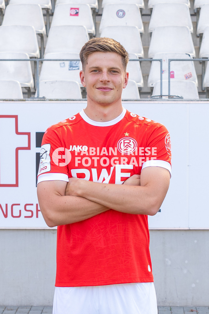 Rot-Weiss Essen; 3. Liga, Portraettermin 2026/2027, Foto: Eibner-Pressefoto/Fabian Friese | Michael Kostka (Rot-Weiss Essen, #02),Rot-Weiss Essen; 3. Liga, Portraettermin 2026/2027, Foto: Eibner-Pressefoto/Fabian Friese - Realisiert mit Pictrs.com