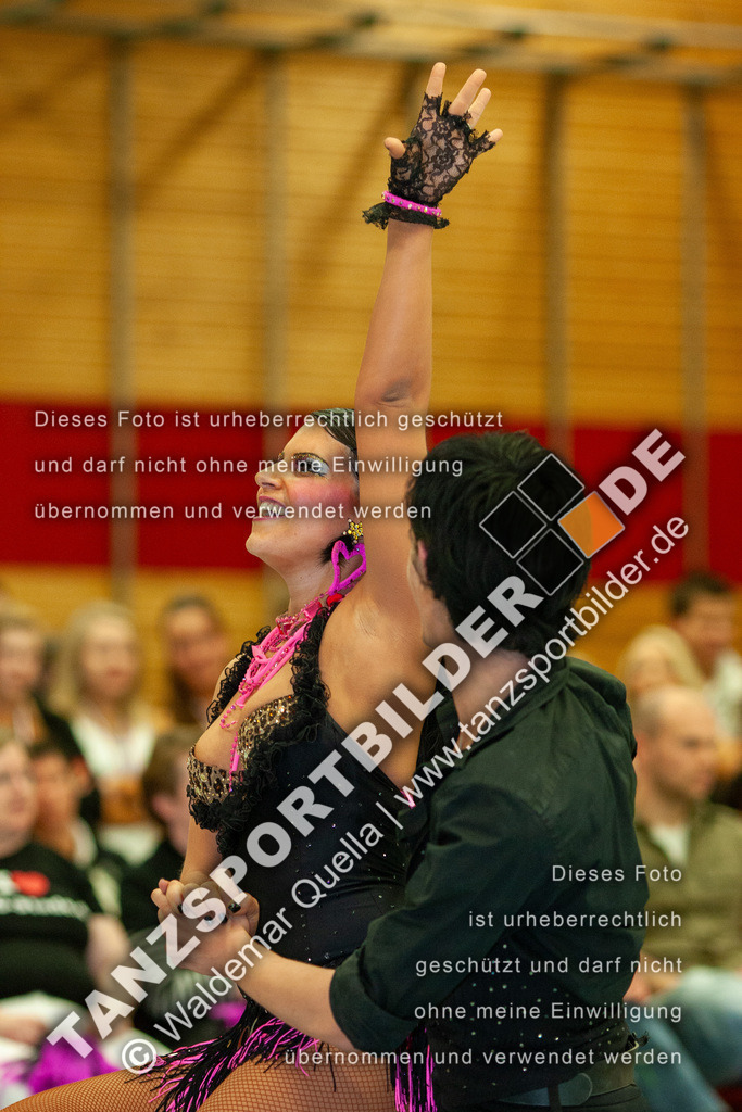 20090418-02701 | Hier finden Sie Tanz Bilder vom Latein und Standard Formationen tanzen. Sportbilder vom Tanzsport. Schöne Fotos und von Weltmeisterschaft, Europameisterschaft, Bundesliga, Regionalliga, Oberliga und Landesliga sowie von GOC Stuttgart, DanceComp, WM Bremen