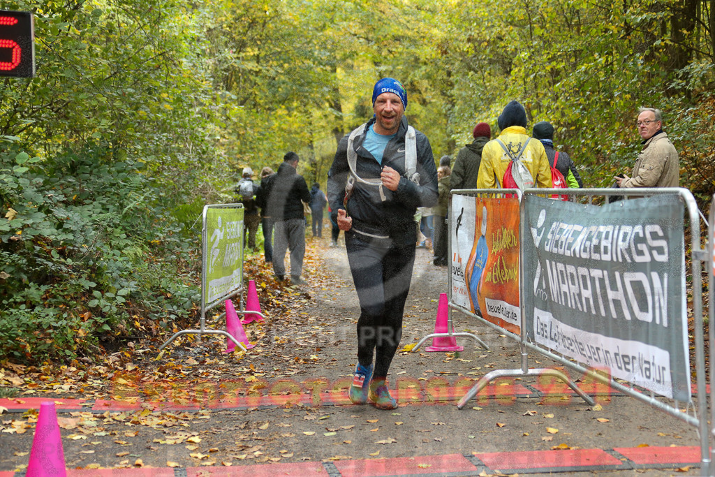 251026_1335_EX1_3683 | Sportfotografie im Rhein-Sieg Kreis, Köln, Bonn, NRW, Rheinland Pfalz, Hessen, etc. Unser Tätigkeitsfeld umfasst den Laufsport vom Volkslauf über den Marathon, Duathlon, Triathon bis zum Ultralauf wie Kölnpfad Ultra oder Schindertrail.