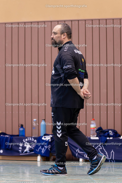 Handball I Damen I Saison 2025-2026 I Verbandsliga Süd I 15. Spieltag I HSG Kalkberg 06 - HSG Holsteinische Schweiz 020 | Benjamin Busch (Trainer, HSG Kalkberg 06) - Realisiert mit Pictrs.com