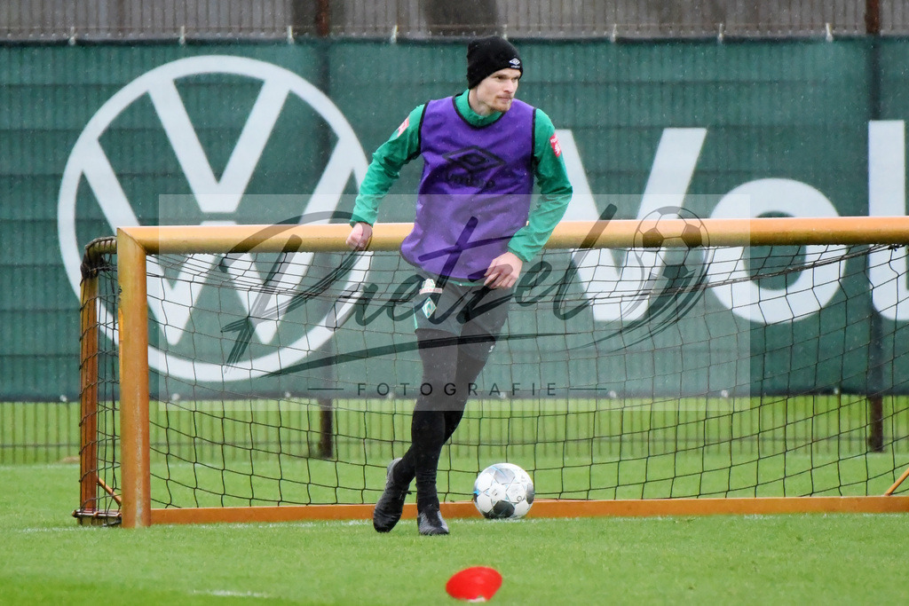 20200129_TRASVW_0030 | Fußball, Herren: Christian Groß (SV Werder Bremen) in Aktion, am Ball, Einzelaktion beim Training des SV Werder Bremen am 29.01.2020 im wohninvest Weserstadion in Bremen, Deutschland.(Foto von Nico Paetzel) - Realisiert mit Pictrs.com