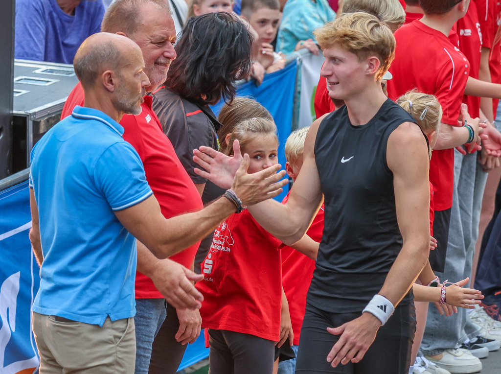 top-top.de-250828-113 | Foto, Video, Fotografie, Videografie, Fotobox, DJ, Discjockey, Musik, Musikbox, Veranstaltung, Photobooth, Amazon, Ebay, Buchtipp, Bestseller, Autor, Verlag, Buch, Wesel, Hamminkeln, NRW, Dinslaken, Rees, Drohne, Hochzeit, Party, Fotobox, Wesel, Fotograf