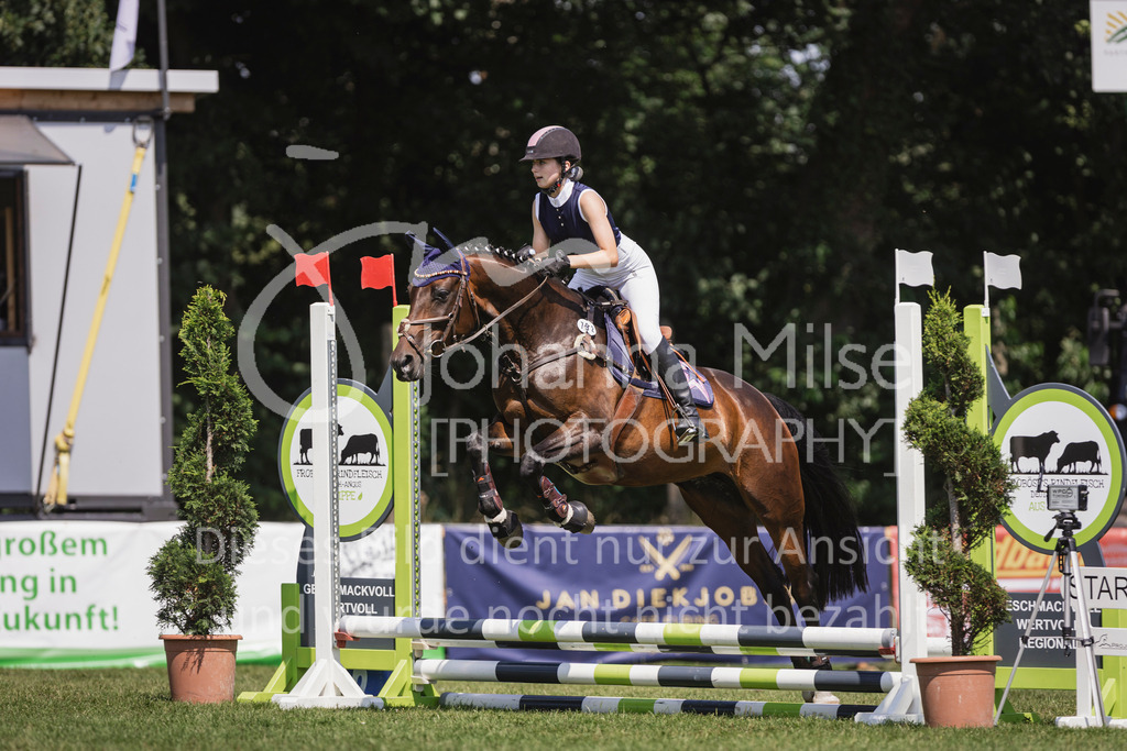 240720_LC_Springreiter-WB-208 | Deine schönsten Turniermomente als professionelle Fotos! Entdecke hochwertige Pferdesport-Fotografie im Online-Shop. Jetzt Fotos finden & bestellen!