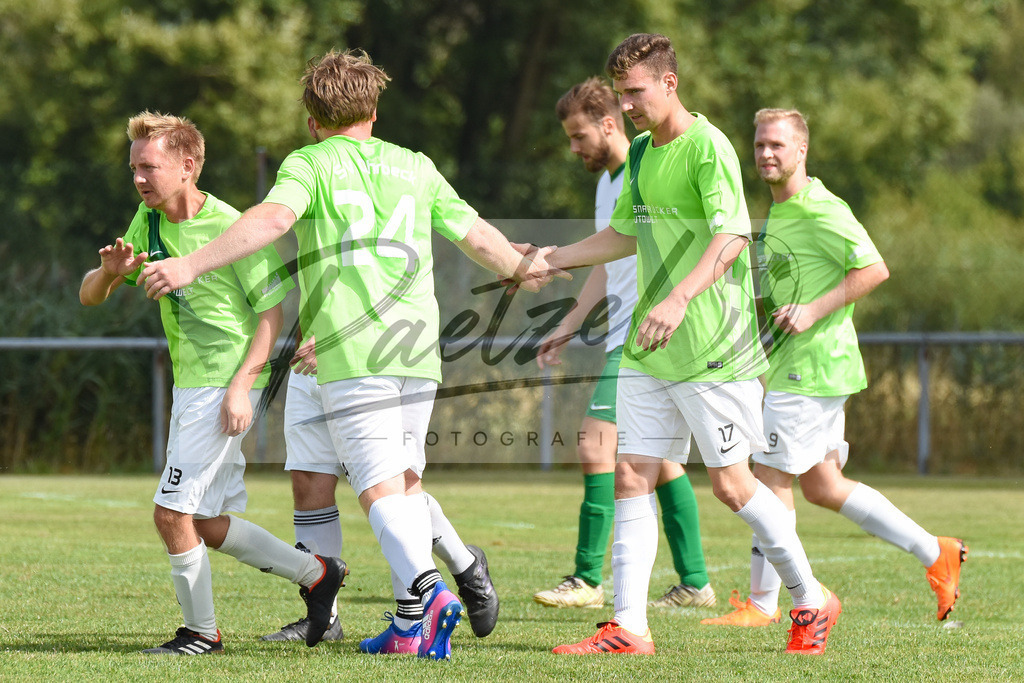 20180812_OHRBEL_0012 | Fußball, Herren:   beim Spiel der 1. Kreisklasse zwischen SV Ohrbeck vs. SVC Belm-Powe II am 12.08.2018 an der Hüggelkampfbahn in Ohrbeck-Hasbergen, Deutschland.(Foto von Nico Paetzel) - Realisiert mit Pictrs.com