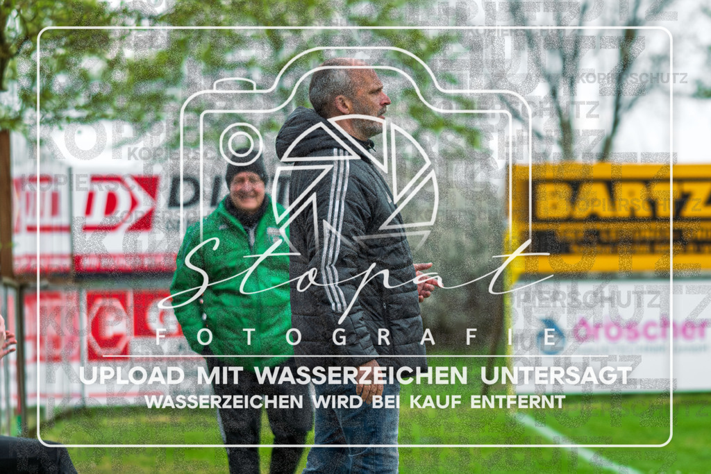 DSC_6140-Verbessert-RR | Mario Pruser (TSV Wietzendorf - Trainer) beim Herren Kreisliga HK Spiel zwischen FG Fulde-Stellichte und TSV Wietzendorf im Fulder Zentralstadion, Fulde (Simon Paul Stopat) - Realisiert mit Pictrs.com
