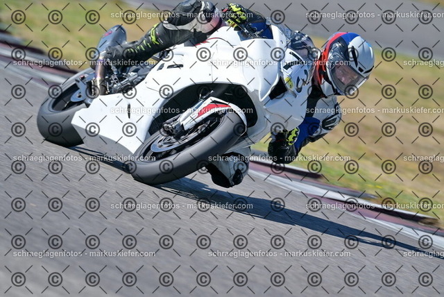 26bt04-0764 | markuskiefer.com - Realisiert mit Pictrs.com