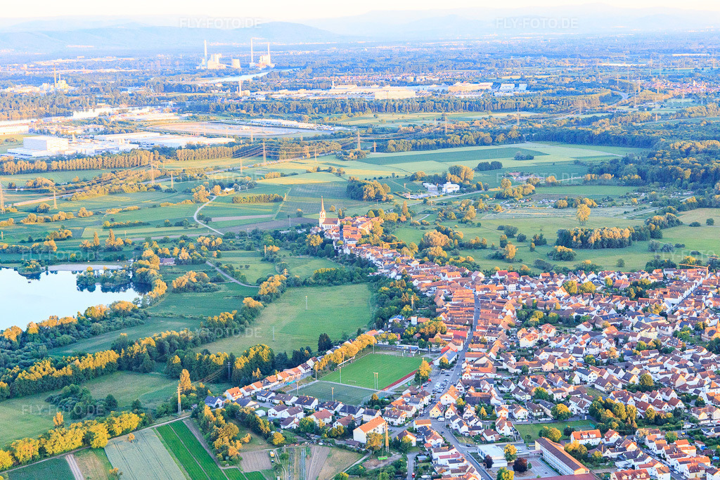 Luftbild: Ludwigstraße bis Luitpoldstraße / Hinterstädel aus Norden in Jockgrim im Bundesland Rheinland-Pfalz in Deutschland. Foto: IMG_100939.jpg vom 10.06.2017 durch Werner Riehm/FLY-FOTO.de