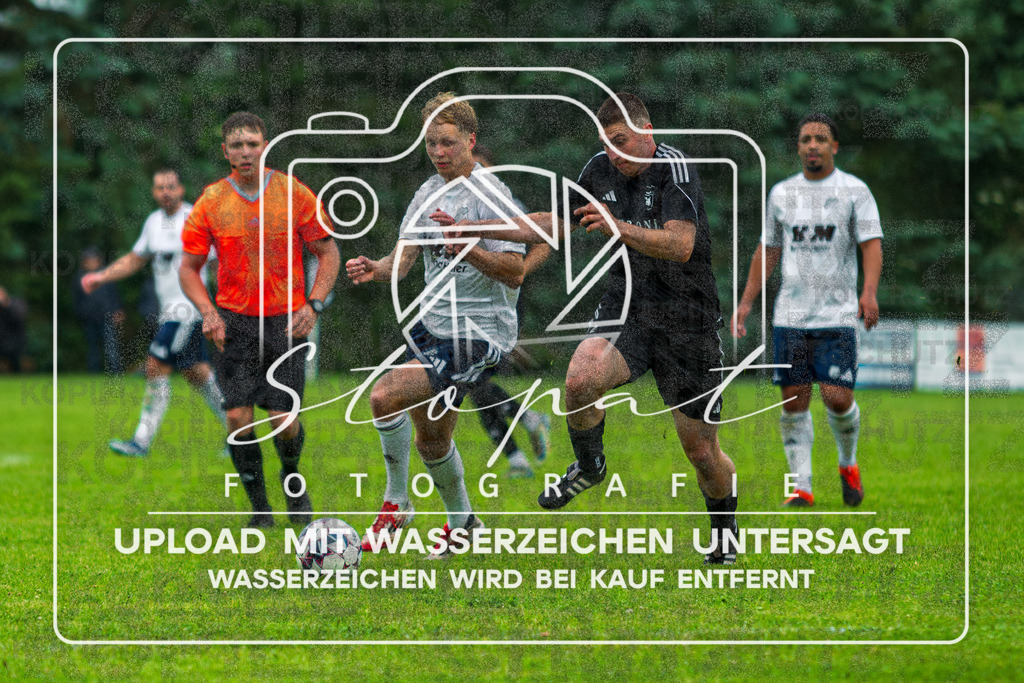 Final Kreispokal HK - Germania Walsrode vs. TSV Wietzendorf | Florian Hoppe (TSV Wietzendorf #2), Oskar Maxim Lenz (Germania Walsrode #21); Finale Kreispokal HK - Germania Walsrode vs. TSV Wietzendorf am 07.06.2026 in Sportplatz Alter Schulweg, Schülern - Realisiert mit Pictrs.com