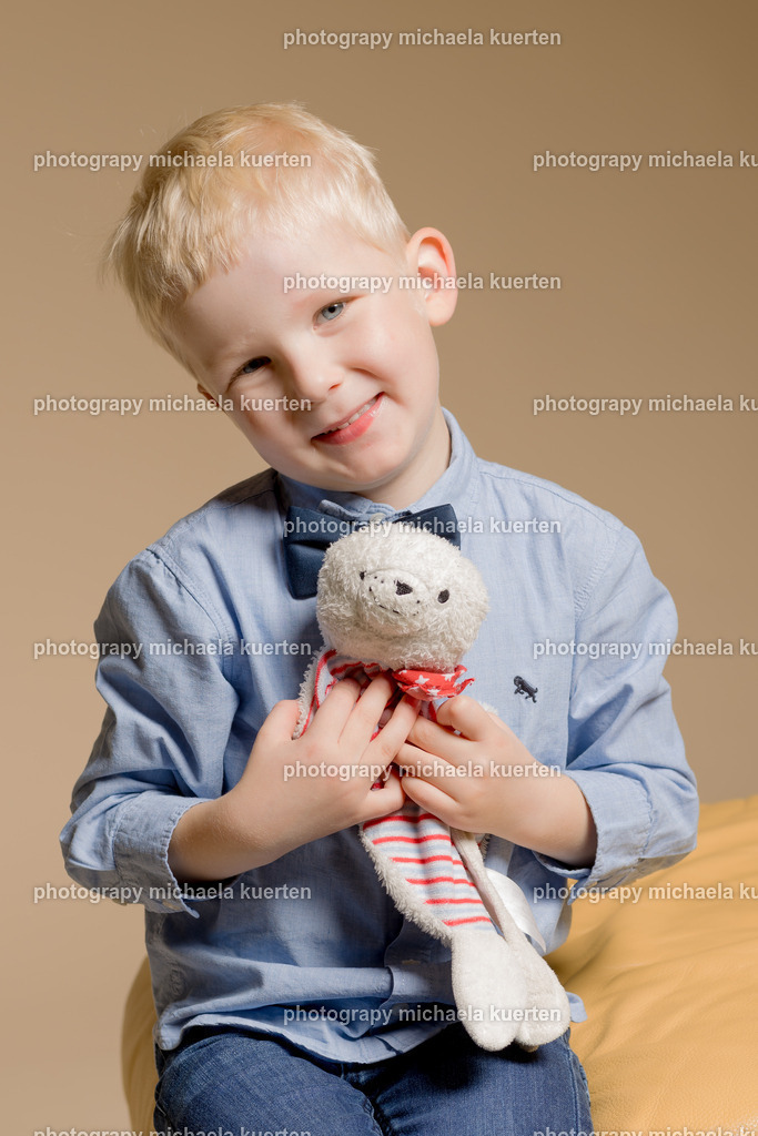 color_W9A1163 Kopie | Moderne Kindergarten- & Schulfotografie aus Augsburg – natürliche Porträts, Gruppenbilder & DSGVO-konformer Online-Shop für Kitas & Schulen in Bayern und Süddeutschland - Österreich - Schweiz