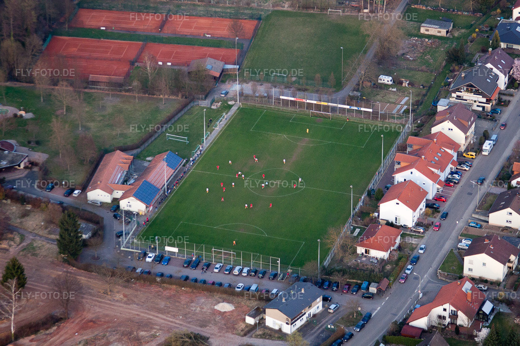 Luftbild: Sportplätze im Ortsteil Ingenheim in Billigheim-Ingenheim im Bundesland Rheinland-Pfalz in Deutschland. Foto: IMG_49187.jpg vom 24.03.2012 durch Werner Riehm/FLY-FOTO.de