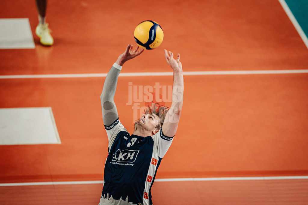 Volleyball | Herren | Saison 2024/2025 | 1. Volleyball Bundesliga Männer | Finale | SVG Lüneburg vs. BERLIN RECYCLING Volleys | 01.05.2025 | Zuspiel von Michael Patrick Wright (#3, SVG Lüneburg)