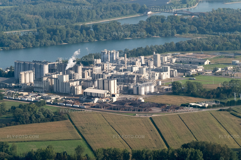 Aerial view: Industry in Beinheim in the state Bas-Rhin, France. – Photo: P1000880.jpg taken on 09/15/2014 by Werner Riehm/FLY-FOTO.com – Resolution of the original: 5472 x 3648 px