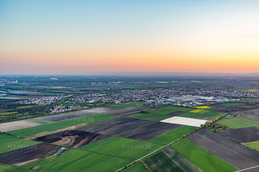 Luftbild: Bürstadt UL, Gegenanflug in Bürstadt im Bundesland Hessen in Deutschland. Foto: IMG_077922.jpg vom 23.04.2015 durch Werner Riehm/FLY-FOTO.de