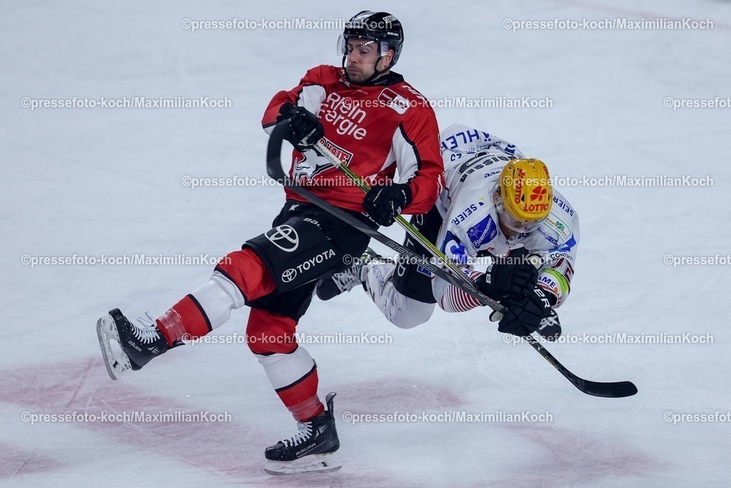 KEC24032501038 | 24.03.2025, Eishockey, DEL Play-offs, Kölner Haie - Fischtown Pinguins Bremerhaven, Viertelfinale Spiel 4, Lanxess-Arena Köln: Maximilian Kammerer (Kölner Haie #9) im Zweikampf gegen Phillip Bruggisser (Fischtown Pinguins #72) 