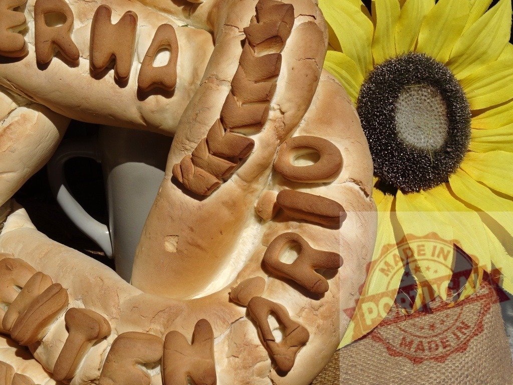 Traditional bread with baked letters and a sunflower | Traditional bread with letters and sunflower at celebration - Realized with Pictrs.com