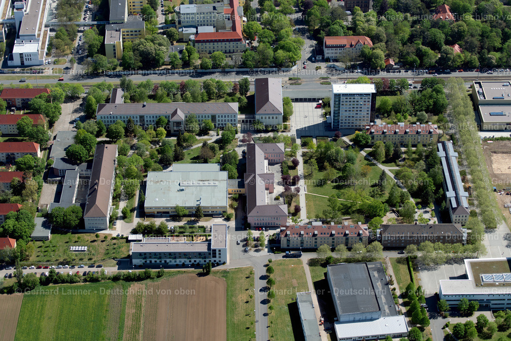 4026702 | ERFURT 07.05.2020 Campus- Gebäude der Universität Erfurt entlang der Nordhäuser Straße im Ortsteil Andreasvorstadt in Erfurt im Bundesland Thüringen, Deutschland. Weiterführende Informationen bei: Universität Erfurt. // Campus building of the university Erfurt along the Nordhaeuser Strasse in the district Andreasvorstadt in Erfurt in the state Thuringia, Germany. Further information at: Universitaet Erfurt. Foto: Gerhard Launer