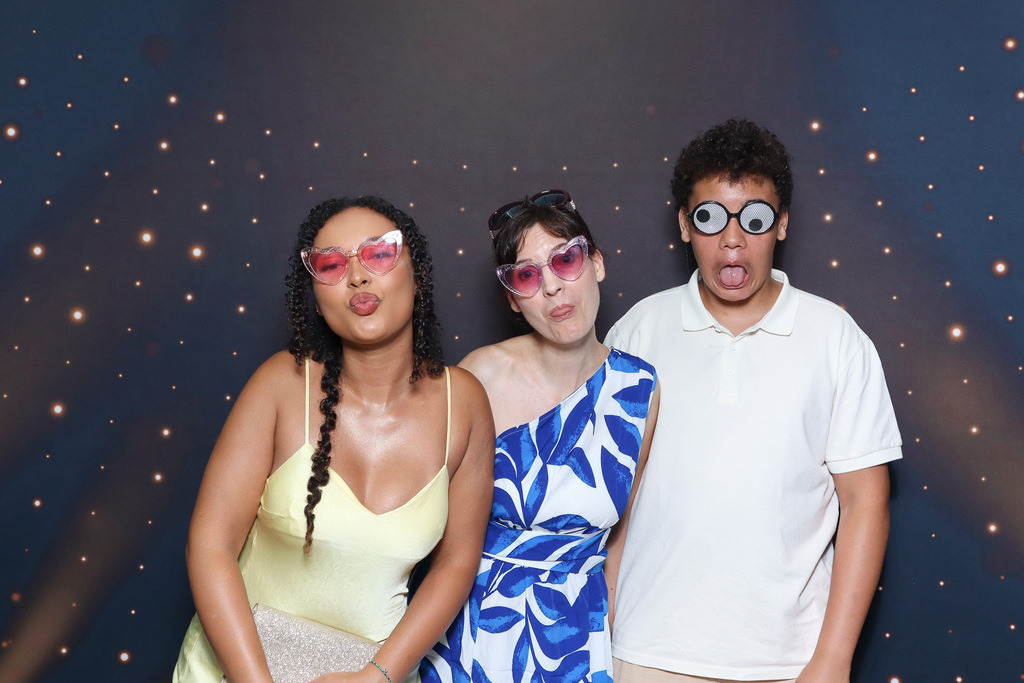 ZD260628112736-81 | Fotoshop von zweidimensional Fotografie. Ihr Fotograf im Aargau. Abzüge von Ihrem Fotobox Event bestellen.Abzüge von Ihrem Hochzeit bestellen.Abzüge von Ihrem Schulfotograf bestellen.