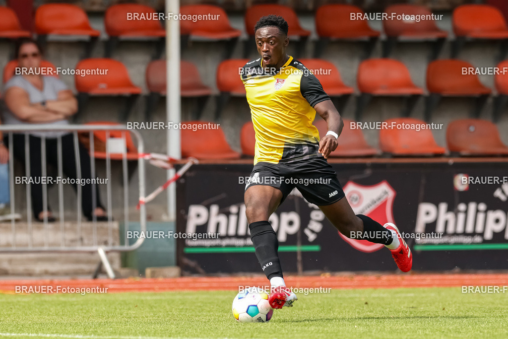 1_SVSKFC_20250726_0322.JPG -  - SV Schermbeck - KFC Uerdingen  - Testspiel | Schermbeck, Deutschland, 26.07.25: Kingsley Helmut Marcinek (KFC Uerdingen) in Aktion, am Ball, Einzelaktion während des Testspiel Spiels zwischen SV Schermbeck - KFC Uerdingen  in der Volksbank Arena am 26. July 2025 in Schermbeck, Deutschland. (Foto von Stefan Brauer/Brauer-Fotoagentur)