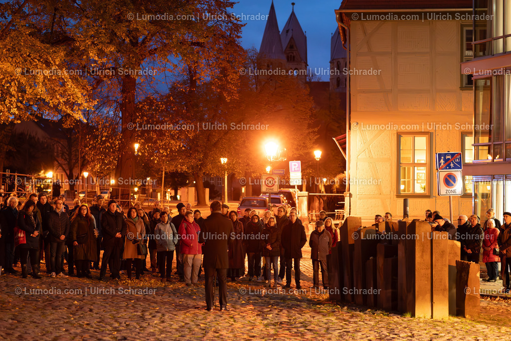 10049-13047 - Gedenkveranstaltung in Halberstadt | Stockfoto und Bilderpool mit Bildmaterial aus Deutschland, dem Harz, Halberstadt, Quedlinburg, Wernigerode und weltweit. Qualitativ hochwertige und professionelle Fotos anschauen und kaufen. - Realisiert mit Pictrs.com