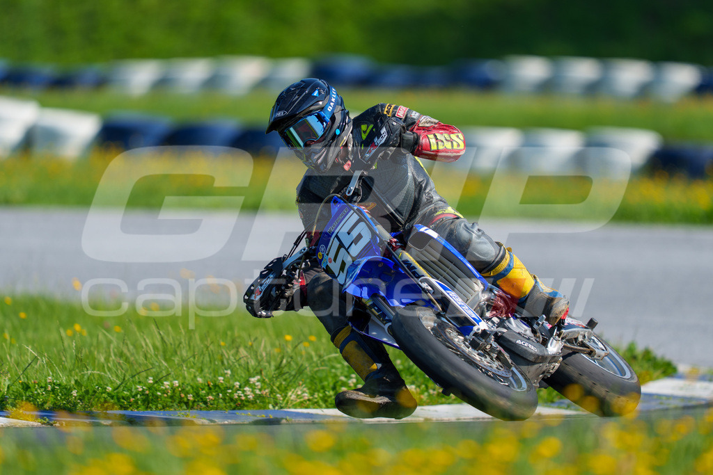 SuperMoto_Staatsmeisterschaft_Greinbach_113 | GRIPcapture steht für authentische Sportfotografie in Österreich – für Momente, die mehr sind als Geschwindigkeit oder Ergebnis. Es geht um Emotion, Spannung, Fokus und den Augenblick, der oft nur einen Wimpernschlag dauert.Ob Motorsport, Teamsport oder 