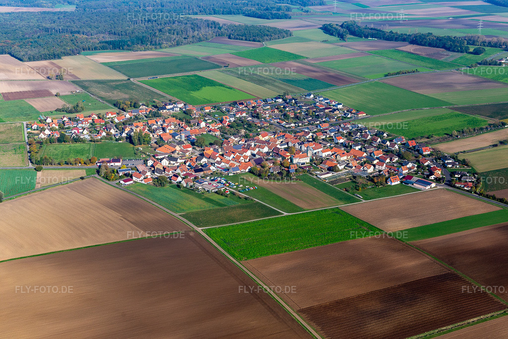 Luftbild: Ortsansicht von Süden im Ortsteil Gernach in Kolitzheim im Bundesland Bayern in Deutschland. Foto: IMG_119630.jpg vom 26.10.2019 durch Werner Riehm/FLY-FOTO.de