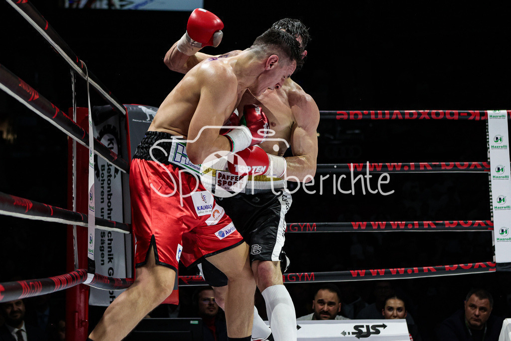 Profi - Box - Gala / Main Event | Robin KRASNIQI (rote Hose) in seinem Kampf gegen Rimour NIKARKHOEV (Schwarze Hose)
