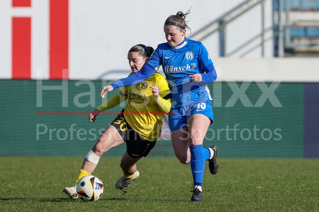 Fussball, 2. Frauen-Bundesliga, SV Meppen - SV 67 Weinberg | v.li.: Djellza Istrefaj (SV 67 Weinberg, 30) und Ayleen Seyen (SV Meppen, 13) im Zweikampf, Duell, Dynamik, Aktion, Action, Spielszene, DIE DFB-RICHTLINIEN UNTERSAGEN JEGLICHE NUTZUNG VON FOTOS ALS SEQUENZBILDER UND/ODER VIDEOÄHNLICHE FOTOSTRECKEN. DFB REGULATIONS PROHIBIT ANY USE OF PHOTOGRAPHS AS IMAGE SEQUENCES AND/OR QUASI-VIDEO.