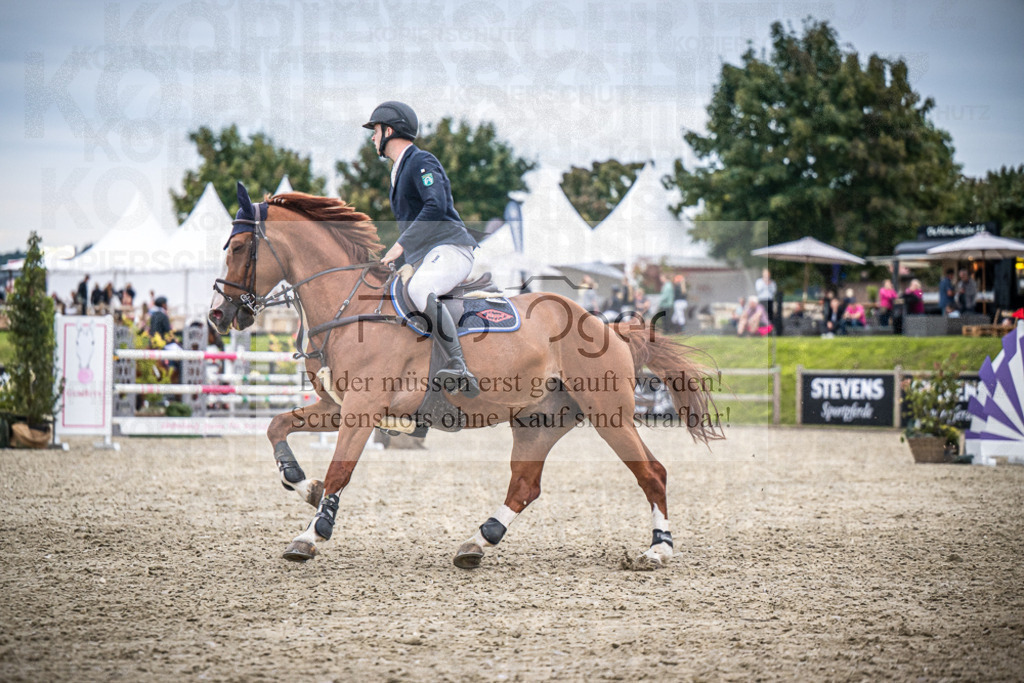 DOS_9064 | Entdecke hochwertige Reitturnierfotos von Foto Oger. Professionell, emotional und authentisch – jetzt Lieblingsmomente im Shop bestellen.Deutschlandweite Turnierfotografie. - Realisiert mit Pictrs.com