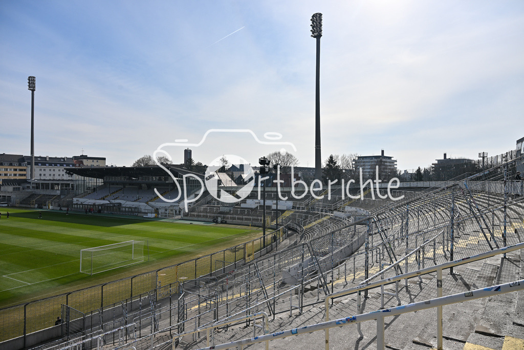 FC Bayern Amateure - 1. FC Schweinfurt 05 | Ein Blick ins Stadion an der Gruenwalder Strasse in Muenchen / Gruenwalder Stadion / Innen / Symbolbild / TSV 1860 Muenchen / Muenchner Loewen / Giesing / Symbolbild / 3. Liga / Regionalliga Bayern / Regionalliga Bayern: FC Bayern Muenchen II - 1. FC Schweinfurt 1905, Gruenwalder Stadion am 22.02.2025