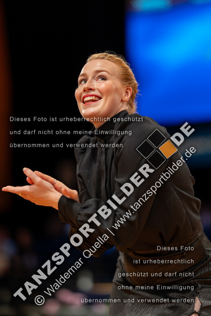20230812-14376 | Hier finden Sie Tanz Bilder vom Latein und Standard Formationen tanzen. Sportbilder vom Tanzsport. Schöne Fotos und von Weltmeisterschaft, Europameisterschaft, Bundesliga, Regionalliga, Oberliga und Landesliga sowie von GOC Stuttgart, DanceComp, WM Bremen
