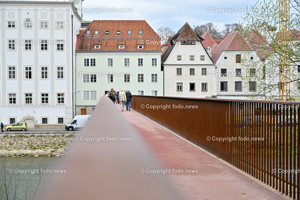 Steyr_ Ennssteg_ 21.03.2024-22 | 21.03.2024, Steyr, AUT, Steyr, im Bild Ennssteg, Enns, Fluss, Uebergang, Bruecke, Fussgaenger, Feature, Symbolbild