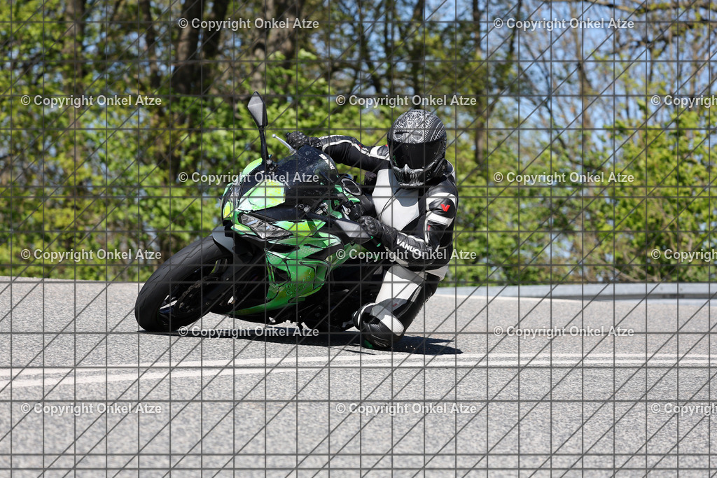 IMG_7306 | Fotograf am Kyffhäuser. Onkel Atze. Kyffhäuser Rennstrecke. Café36. Motorsportfotografie. - Realisiert mit Pictrs.com